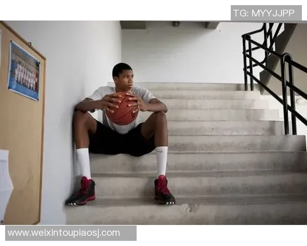 足球男宝的成长之路：从小场地到大舞台的梦想与奋斗